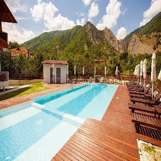 Irenes Resort Káto Loutrákion Εξωτερικό φωτογραφία